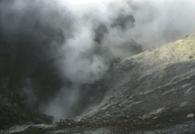 山頂の火口